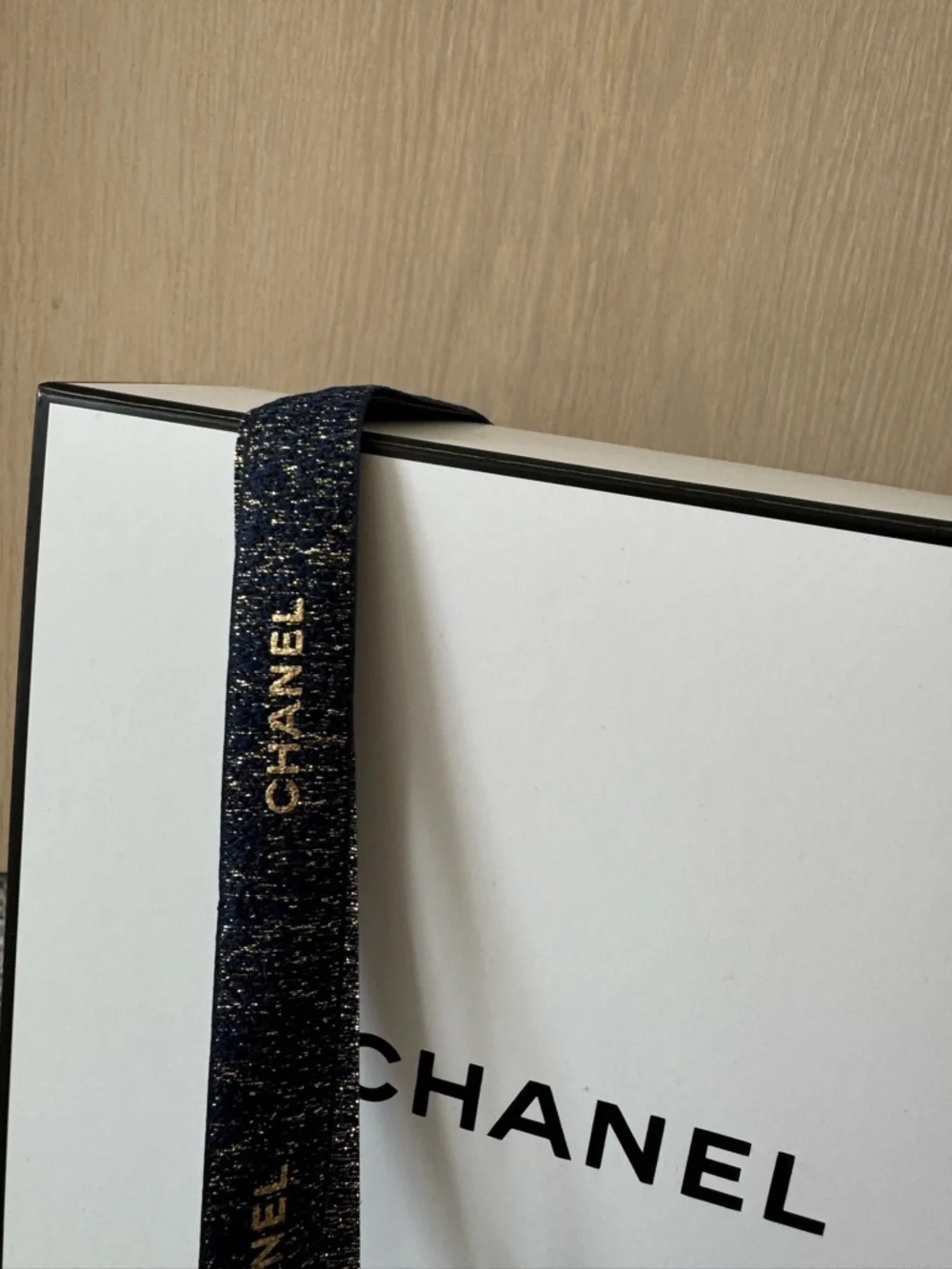 NEW! CHANEL Empty GIFT BOX 8.5X8.5X4 Chanel Cosmetic Sample Pillow Pack, Ribbon